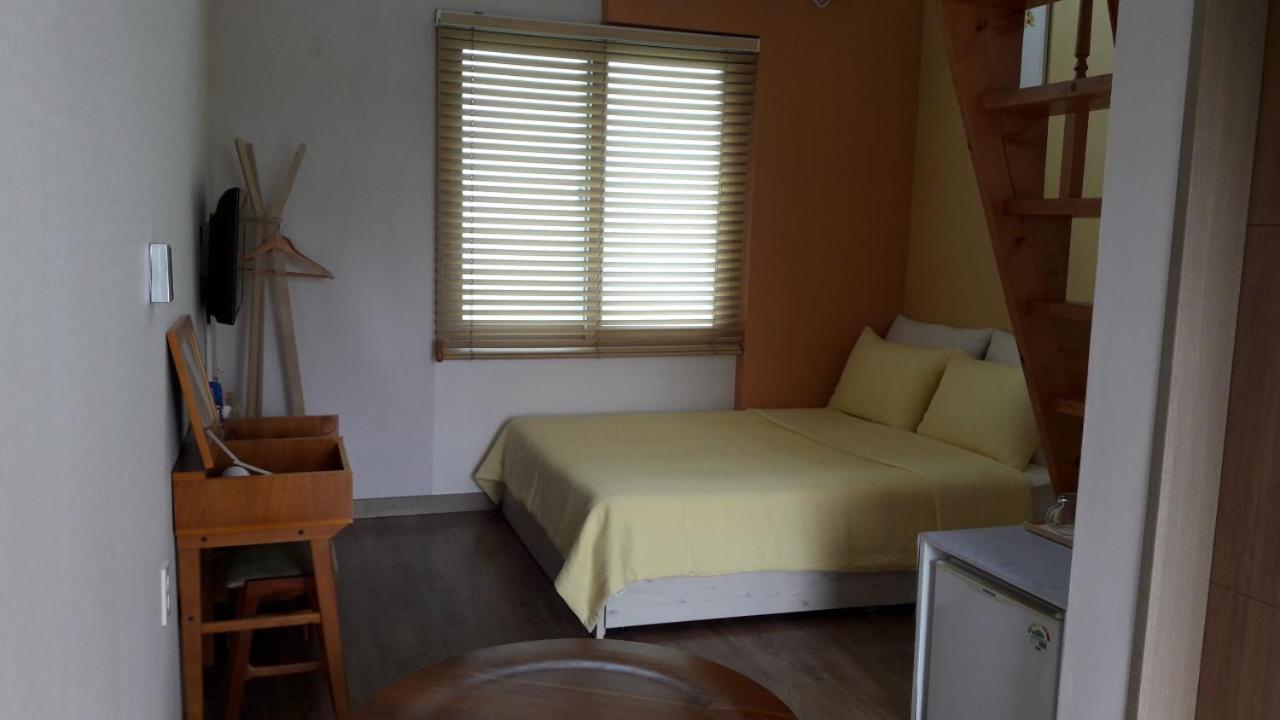 Moon Forest Guesthouse เมืองเชจู ภายนอก รูปภาพ