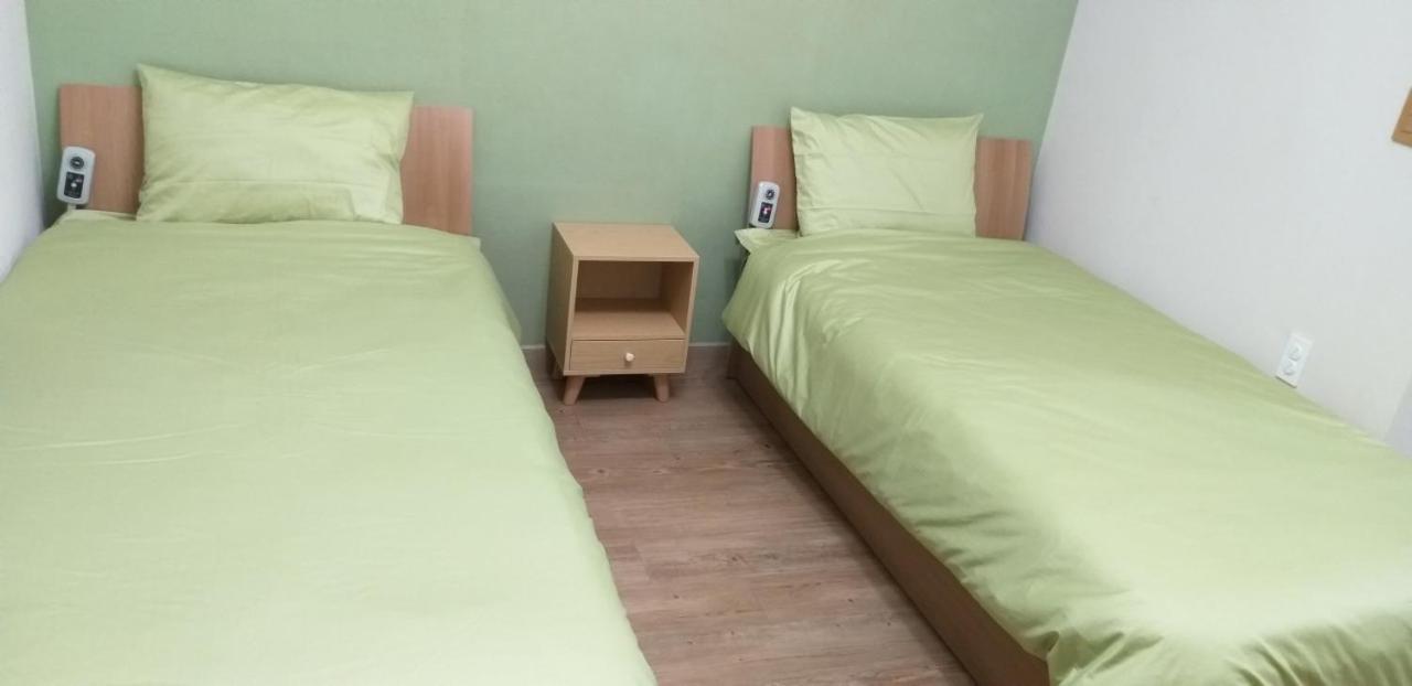 Moon Forest Guesthouse เมืองเชจู ภายนอก รูปภาพ