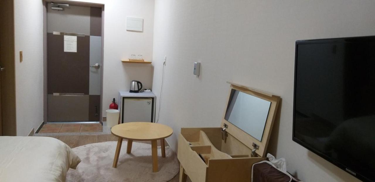 Moon Forest Guesthouse เมืองเชจู ภายนอก รูปภาพ