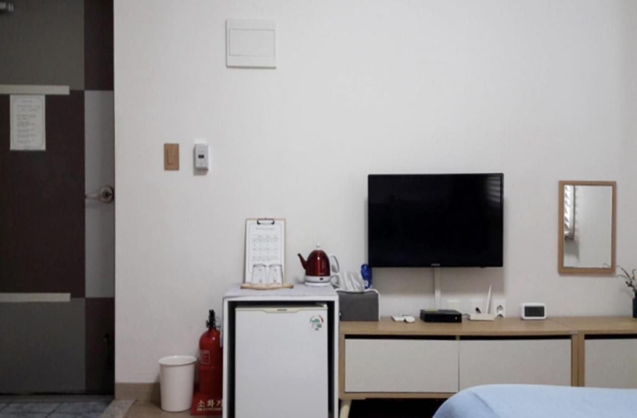 Moon Forest Guesthouse เมืองเชจู ภายนอก รูปภาพ