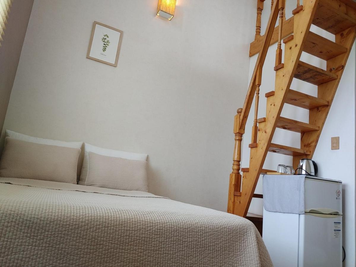 Moon Forest Guesthouse เมืองเชจู ภายนอก รูปภาพ