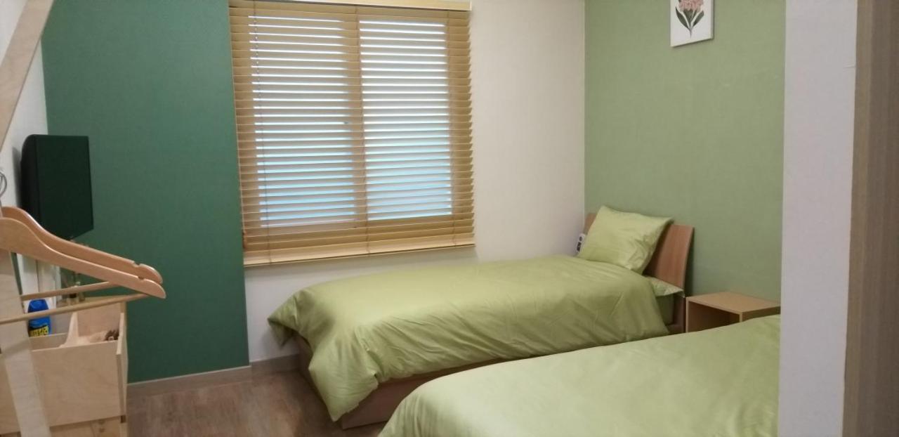 Moon Forest Guesthouse เมืองเชจู ภายนอก รูปภาพ