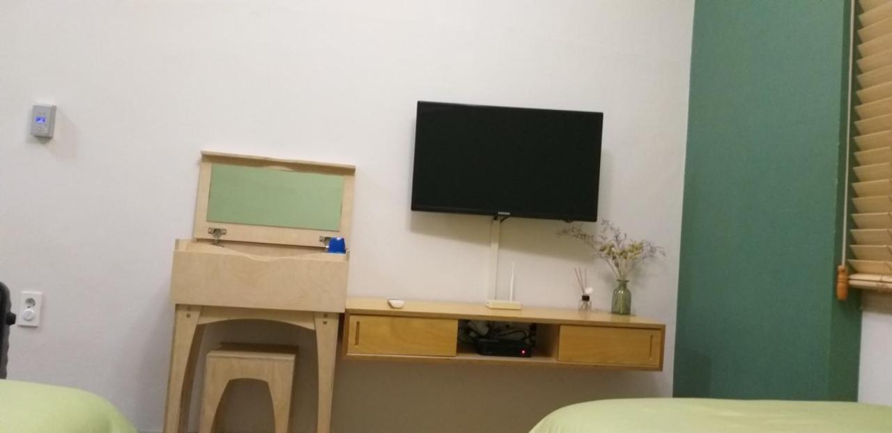 Moon Forest Guesthouse เมืองเชจู ภายนอก รูปภาพ