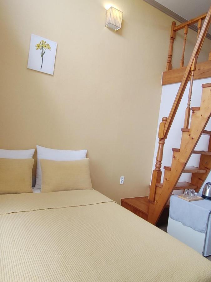 Moon Forest Guesthouse เมืองเชจู ภายนอก รูปภาพ