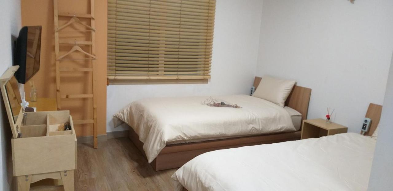 Moon Forest Guesthouse เมืองเชจู ภายนอก รูปภาพ