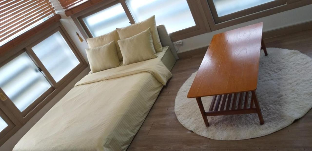 Moon Forest Guesthouse เมืองเชจู ภายนอก รูปภาพ