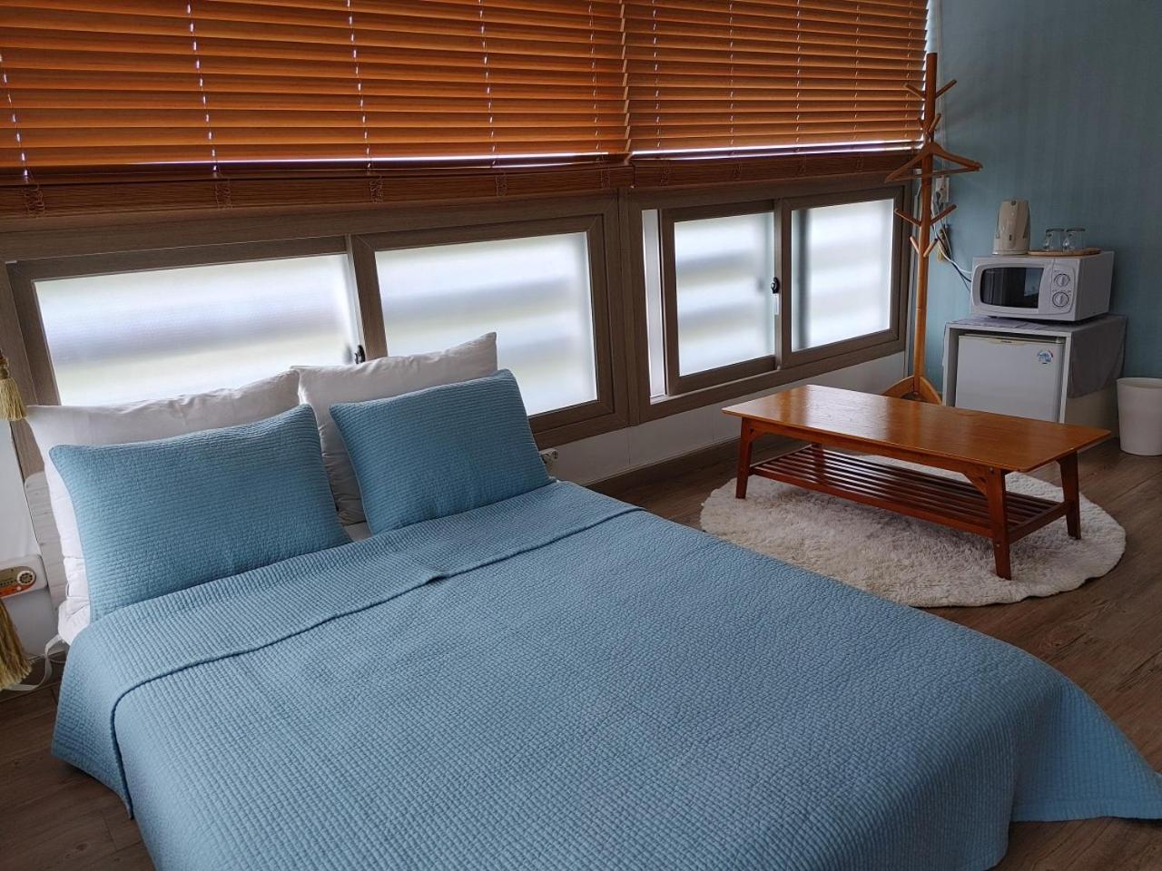 Moon Forest Guesthouse เมืองเชจู ภายนอก รูปภาพ